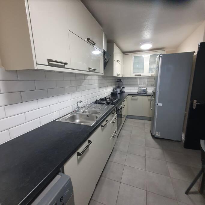 3Beds Family Friendly In London With Good Transport Links Apartment Exterior photo