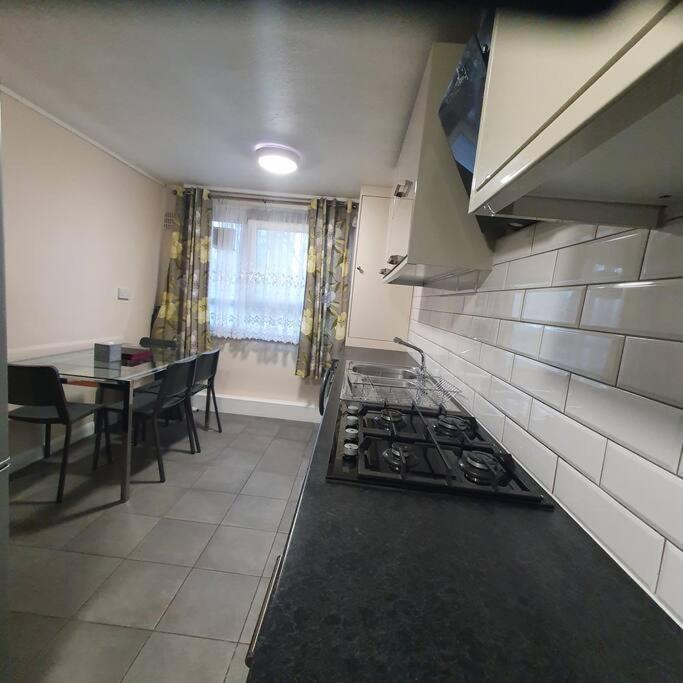 3Beds Family Friendly In London With Good Transport Links Apartment Exterior photo