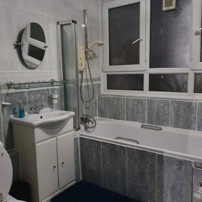 3Beds Family Friendly In London With Good Transport Links Apartment Exterior photo